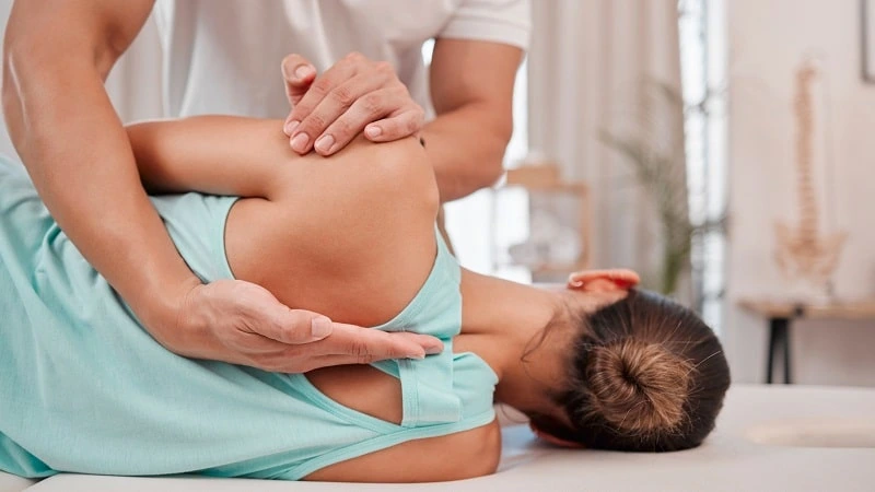 can a chiropractor help with shoulder pain