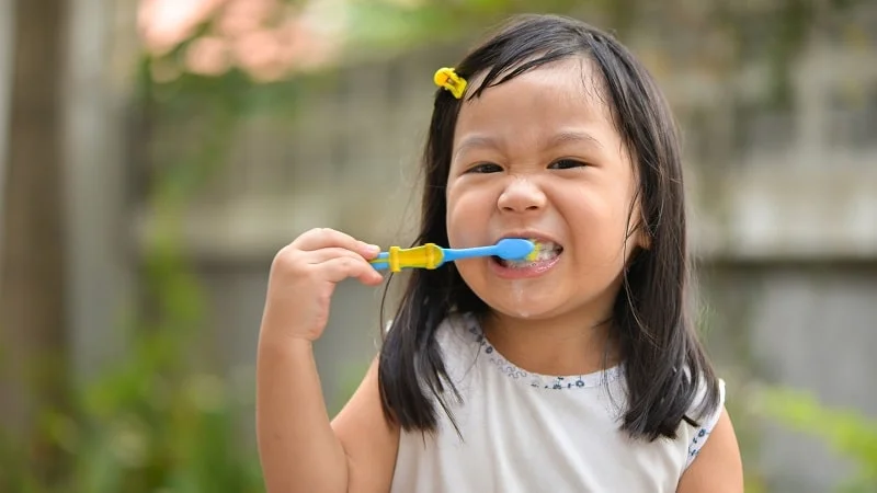 how long should kids brush their teeth